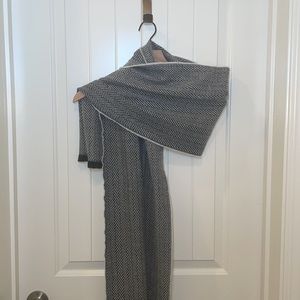 Chevron/herringbone pattern woven scarf no brand, men’s or women’s